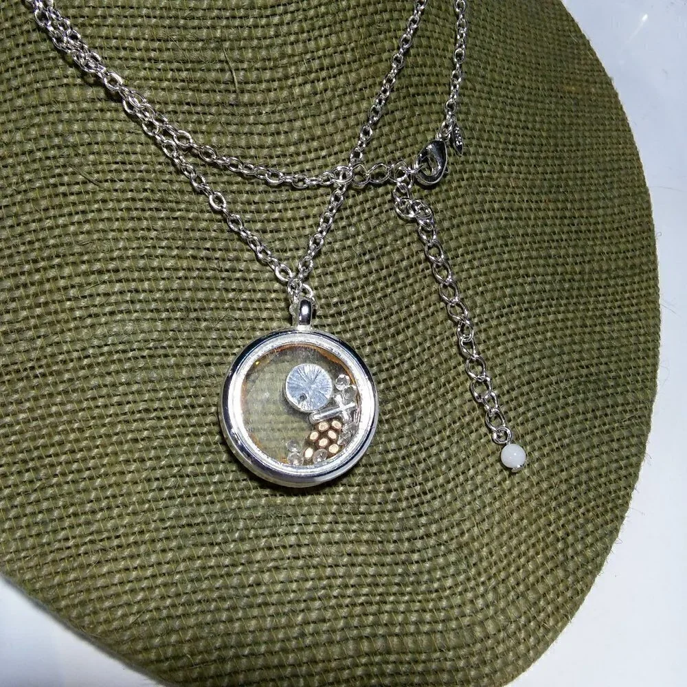 Women`s silver tone charm faceted faith cross neck